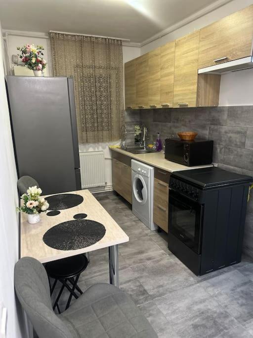 Apartament La Flo Хунедоара Экстерьер фото